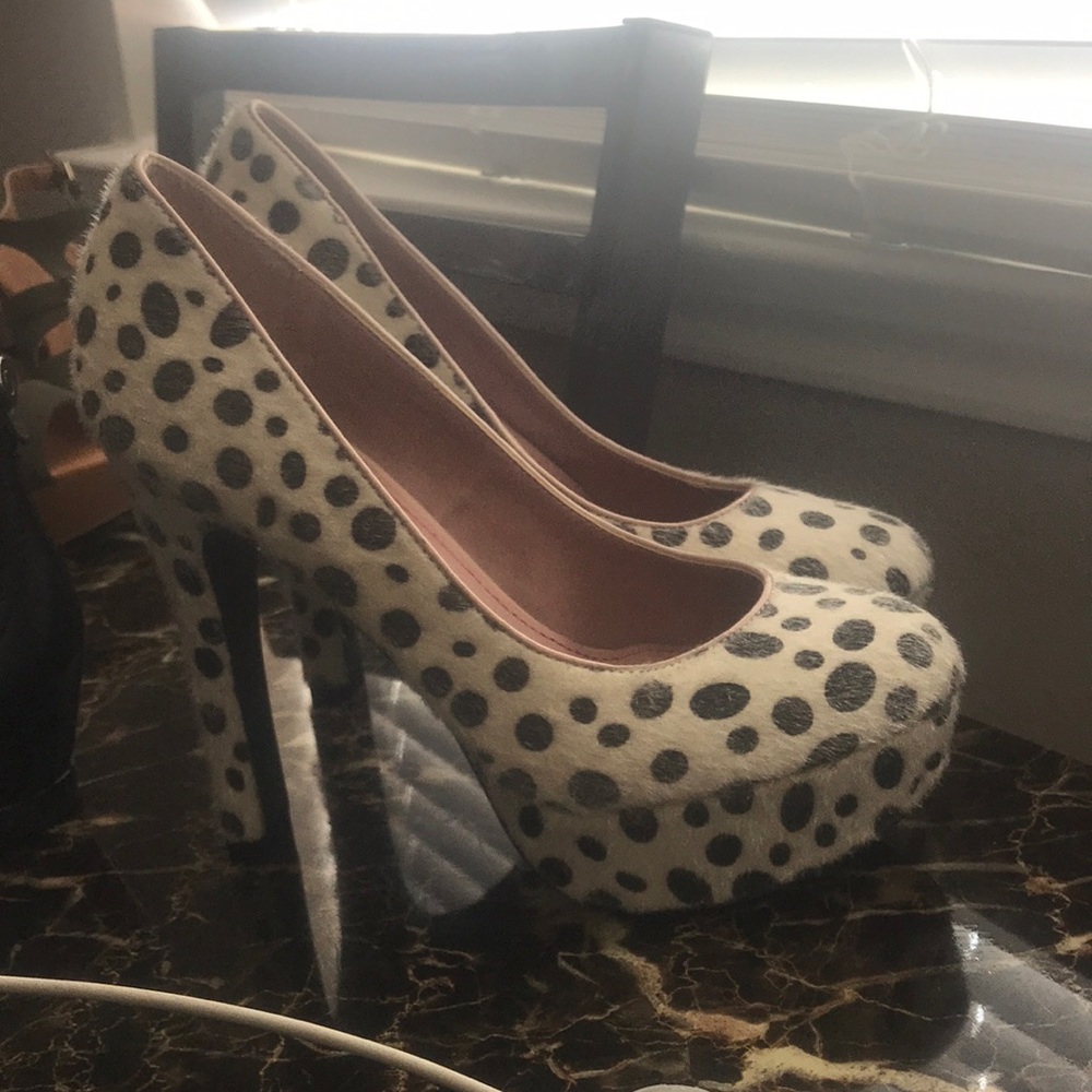Polka dos pumps
